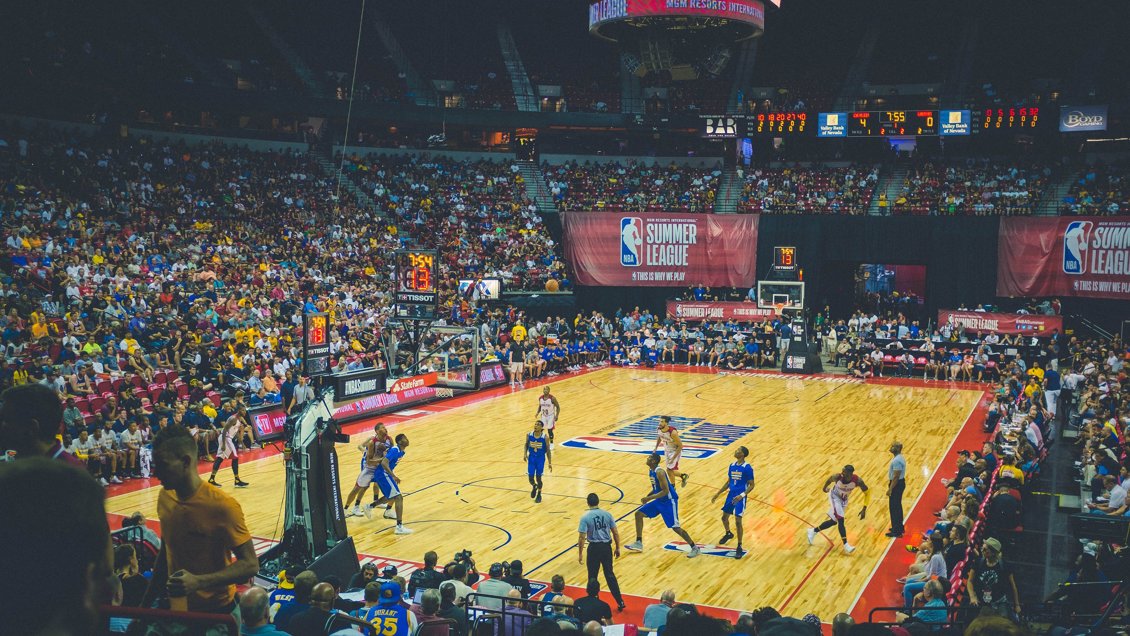 中国足球场馆智慧化升级,智能管理成趋势,足球场馆的产业链分析